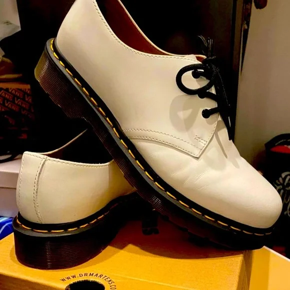 Dr Martens 1461 Mens 8 Smooth Leather Oxford’s, NEW condition, smoke free Amazon.com | Dr. Martens Unisex 1461 Hardware Shoe, Black  main image 3